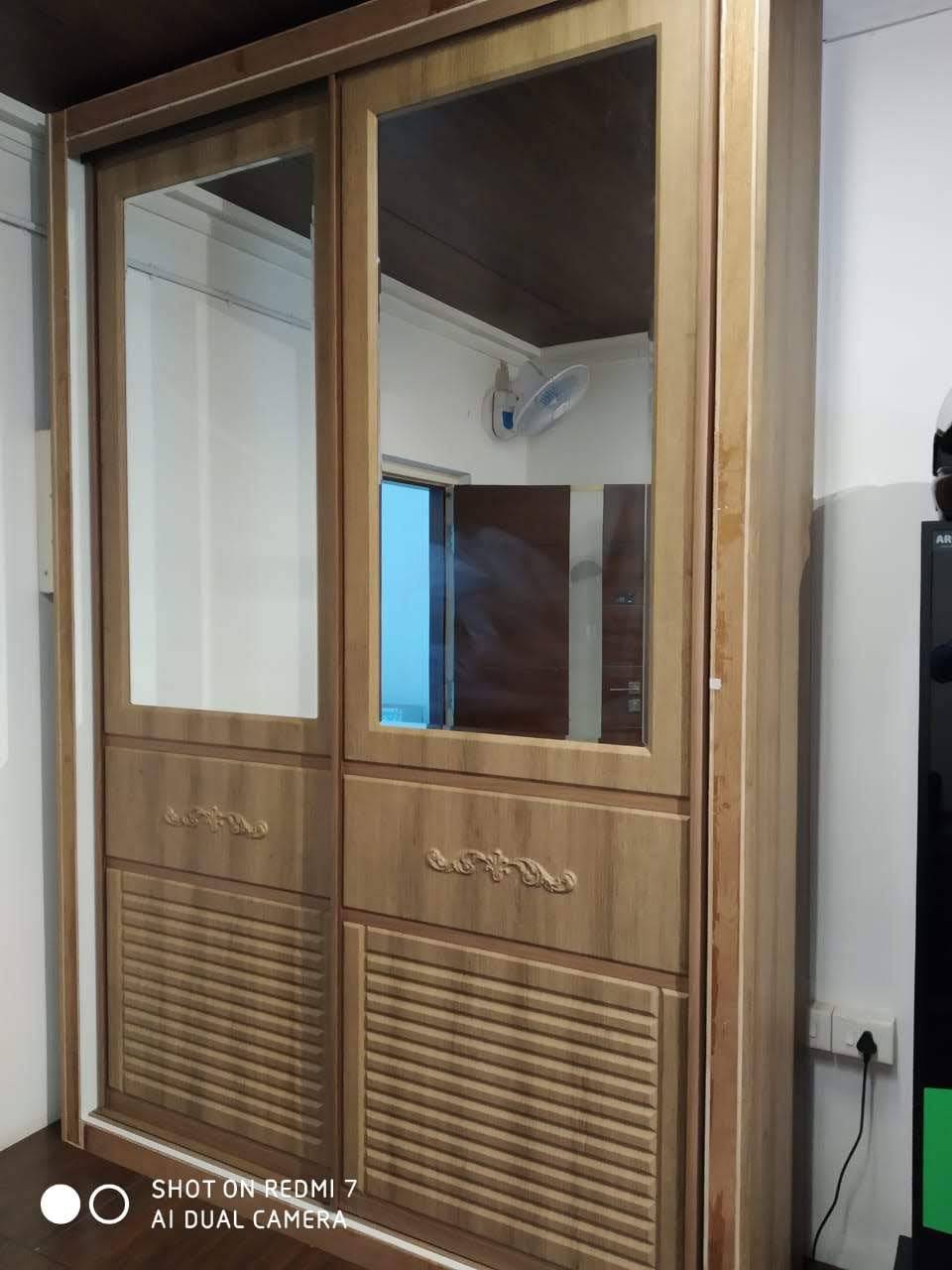 choose-your-lacquer-glass-wardrobe-design-in-gurgaon-gurugram-lowest-price-lacquer-glass-designs-gurgaon-india